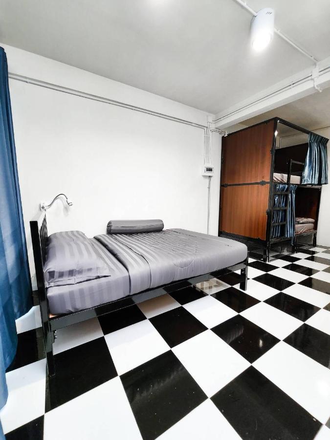 Noir Cafe And Hostel Chinatown กรุงเทพมหานคร ภายนอก รูปภาพ