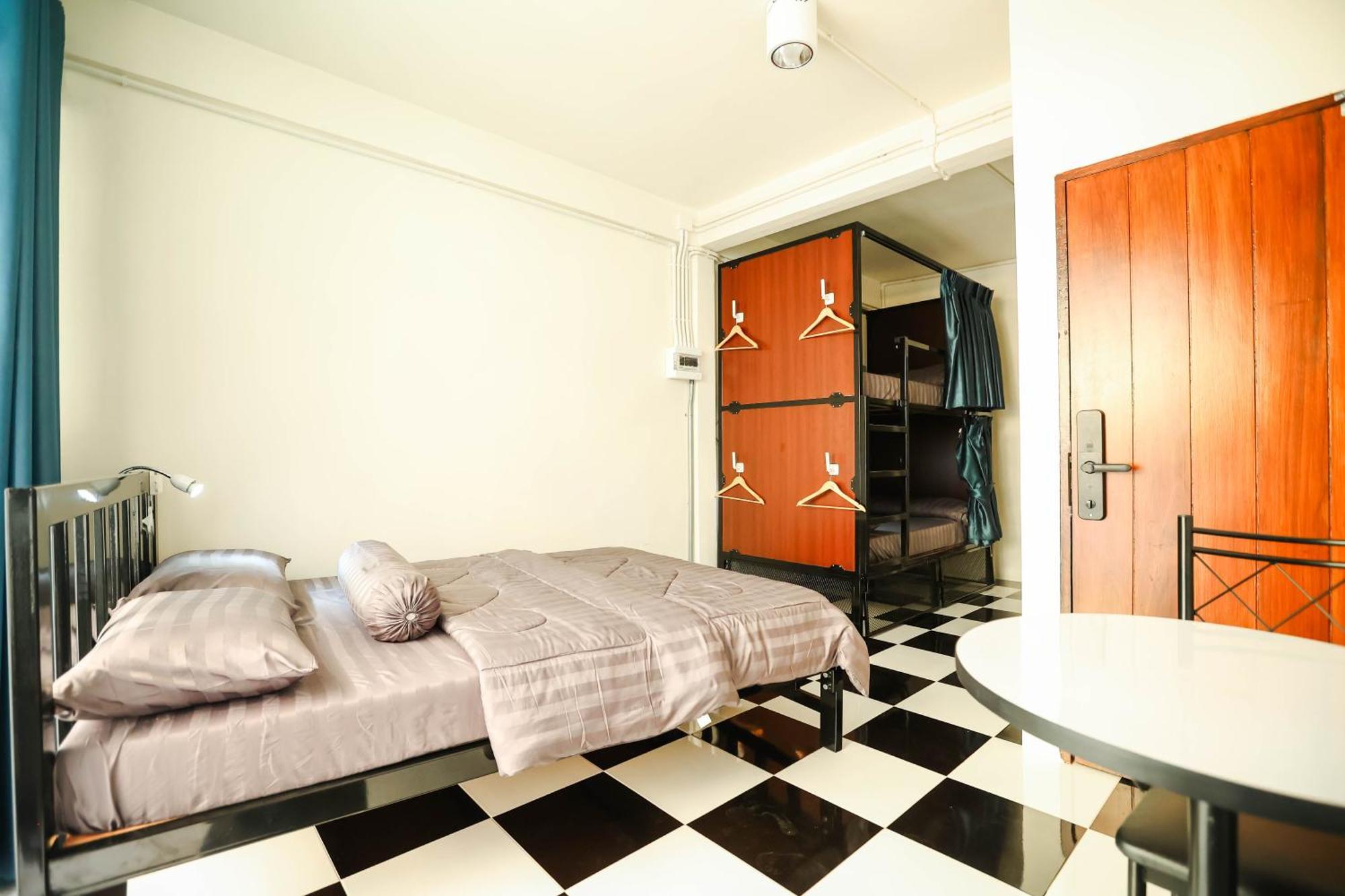 Noir Cafe And Hostel Chinatown กรุงเทพมหานคร ภายนอก รูปภาพ